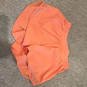 lululemon Golden Apricot 4” hotty hots size 6